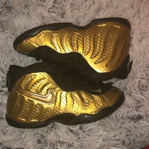 Nike Gold Foam Posities